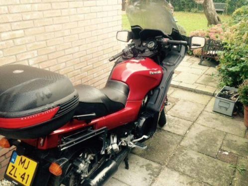 Kawasaki GTR 1000 met slechts 19.000 km 