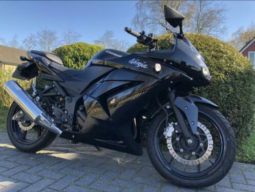 Kawasaki Ninja 250 R sport. Nog geen 4000 km