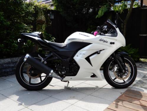 Kawasaki Ninja 250r 2011 wit (A2)