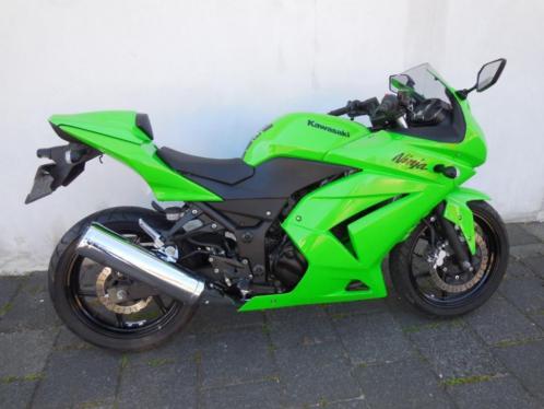 Kawasaki Ninja 250R weinig km A2 rijbewijs, mooie staat