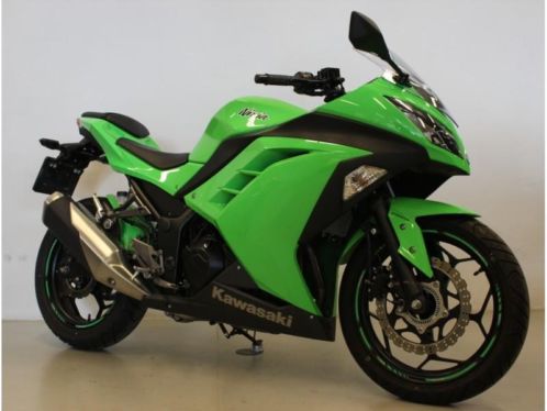 KAWASAKI NINJA 300 Nu 25  korting op alle kleding en helm