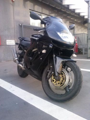 Kawasaki Ninja ZX9R (1999) zwart.