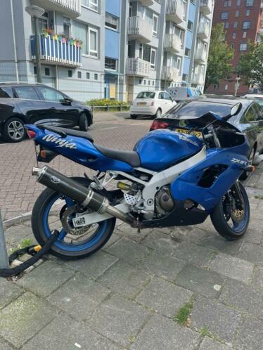 Kawasaki Ninja Zx9r uit 1998.