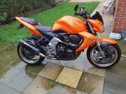 Kawasaki z1000 2007 oranje dubbele MIVV uitlaat