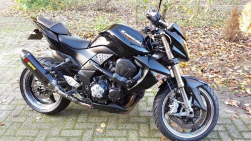 Kawasaki Z1000 ABS Black edition met Akropovic dempers