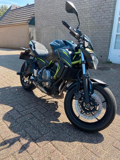 Kawasaki Z650. Zwartgroen