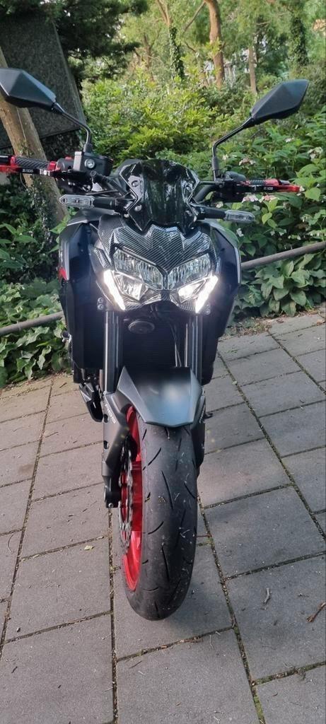 Kawasaki z900 mat black red (bj 2021)