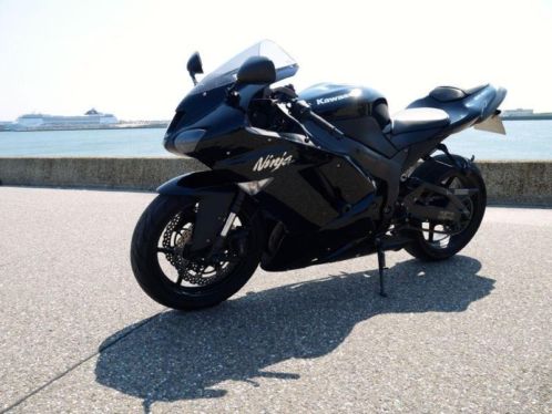 Kawasaki ZX-6R 2008 Black met Akrapovic