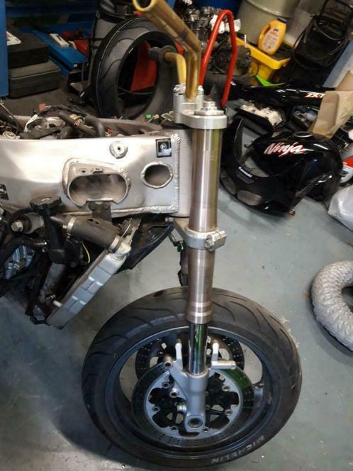 KAWASAKI ZX7R VOORVORK