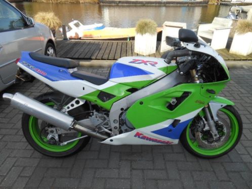 Kawasaki ZXR 400 leuk racertje in de echte kleuren 