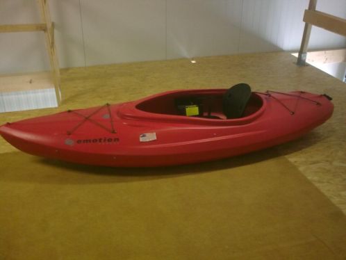 kayak-nieuw-sit-in-kleur-rood