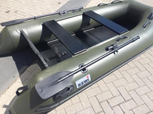 Kewi Groene Karperboot 300 met TRESPA bodem. NU 599,-