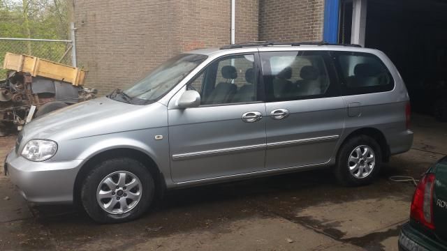 Kia Carnival 2.5 V6 EX