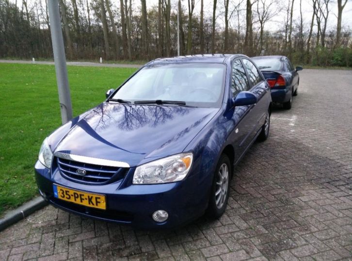 KIA Cerato 2.0 4DR 2004 Blauw Executive