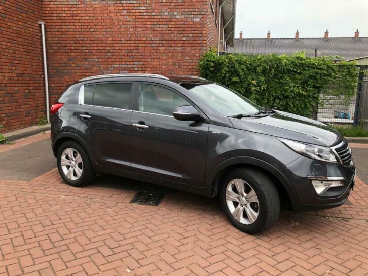 KIA Sportage- 2.0 X-Clusive AWD panoramaNAVIcamera