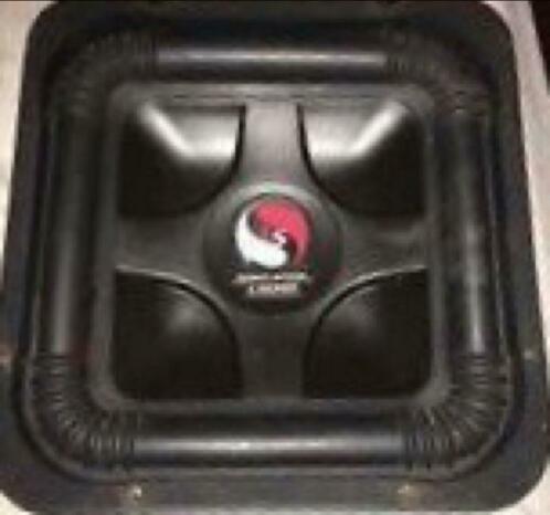 Kicker l5s10 dual 4 ohm 900watt max 450 rms Subwoofer 