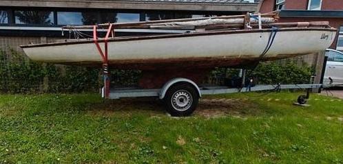 Kielboot trailer met 16 kwadraat BM Zeilboot