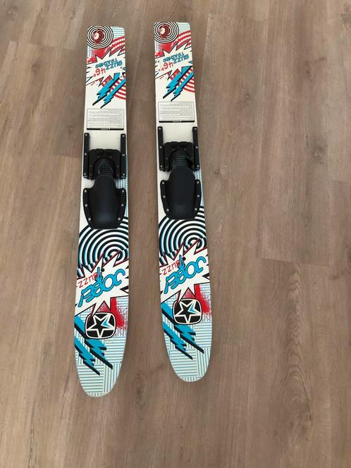 Kinder waterskis