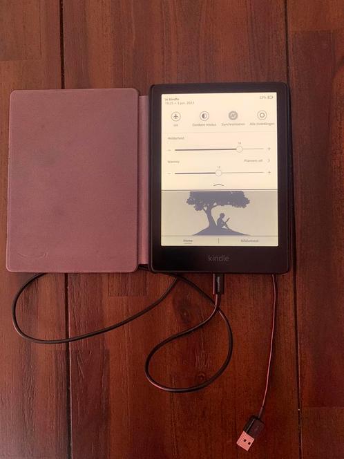 Kindle Paperwhite 11e Gen 8GB met originele hoes en lader