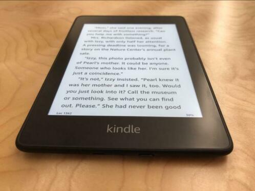 Kindle paperwhite 2018 WiFi 8 gb met hoes en lader
