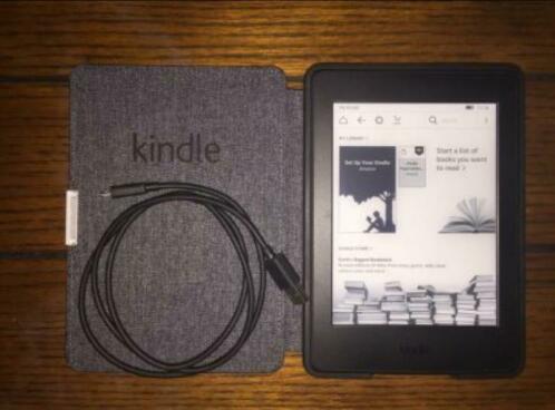 Kindle paperwhite 3 met hoes en lader