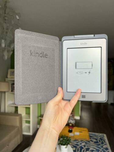 Kindle touch e-reader met case