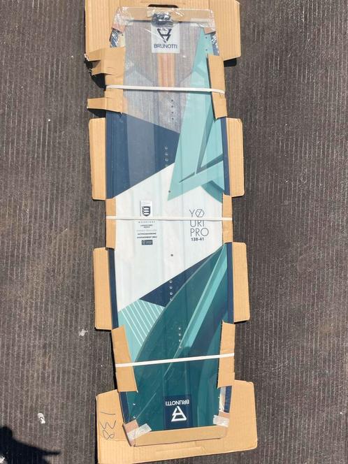 Kiteboards, verschillende maten 136 tM 144 en niveaus