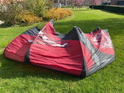 Kitesurf beginner set Naish Cult -  9m2  bar en sit trapez
