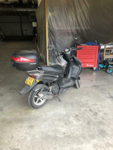 Kiway motor-scooter 150 cc. Grijs km.stand 2000