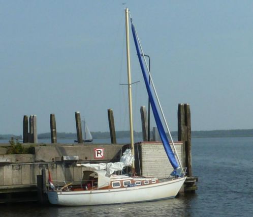 Klassiek gelijnde aluminium kajuitzeilboot IN PRIJS VERLAAGD