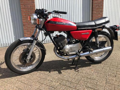 Klassieke Benelli BE250 2C 1978