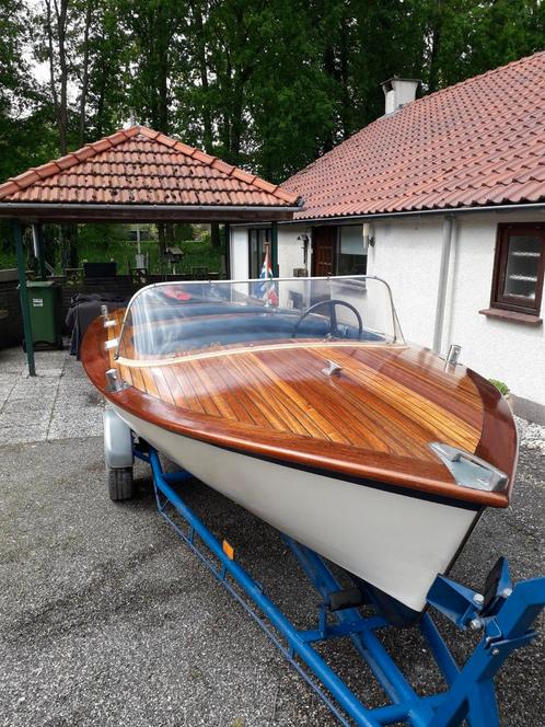 Klassieke Houten speedboot merk bristo