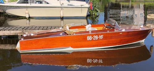 Klassieke houten speedboot quotWellenbinderquot