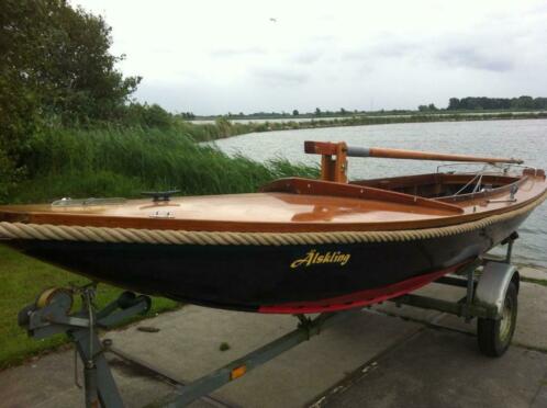 Klassieke houten zeilboot (incl. motortrailertoebehoren)