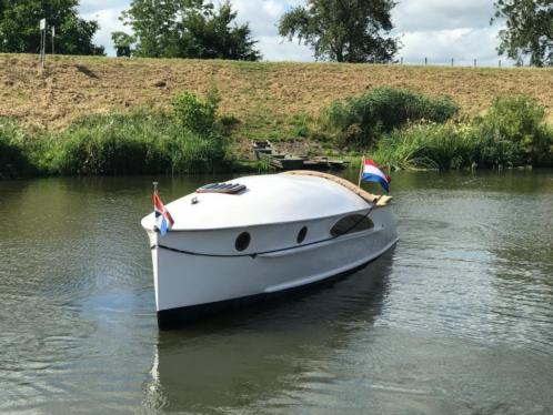 Klassieke sloep maascruiser sportsloep tender.