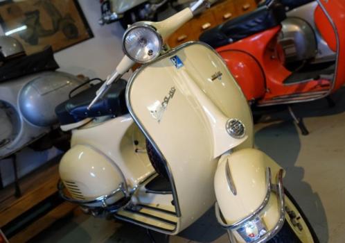 Klassieke Vespa039s bij De Vespa Garage