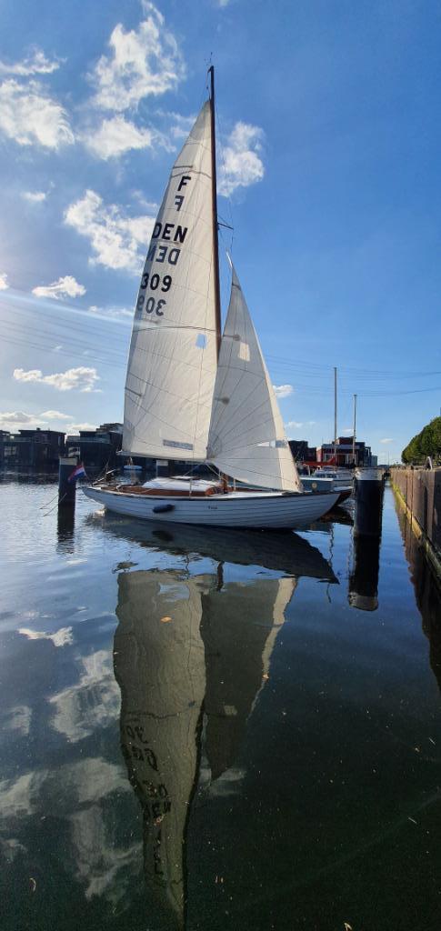 Klassieke zeilboot Folkboot