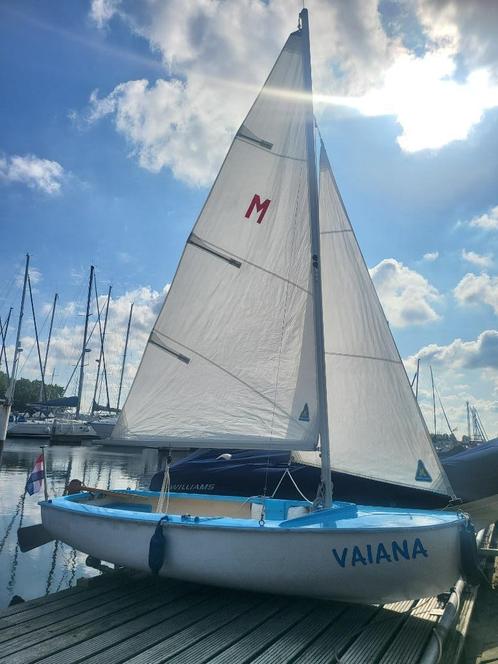 Kleine zeilboot  bijboot  zeejol