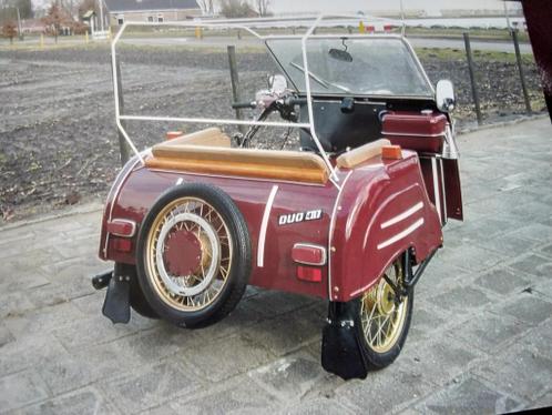 Kleur donkerrood    Bj  1980