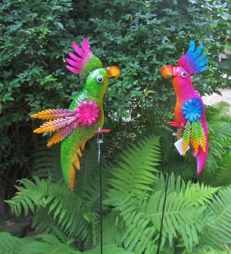 Kleurige papegaai op tuinsteker