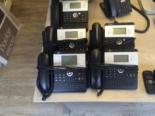 KNP telefooncentrale met 6 vaste en 3 dect toestellen