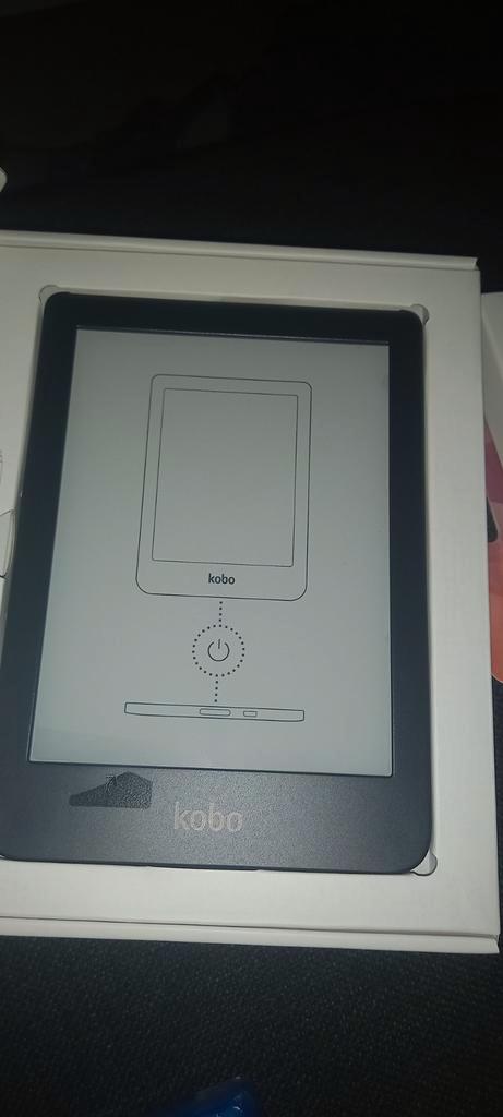 KOBO CLARA HD E READER  MET HOESJE NIEUW
