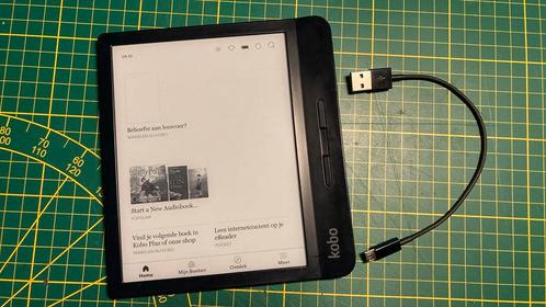 Kobo Libra H2O, zgan, met USB-kabel