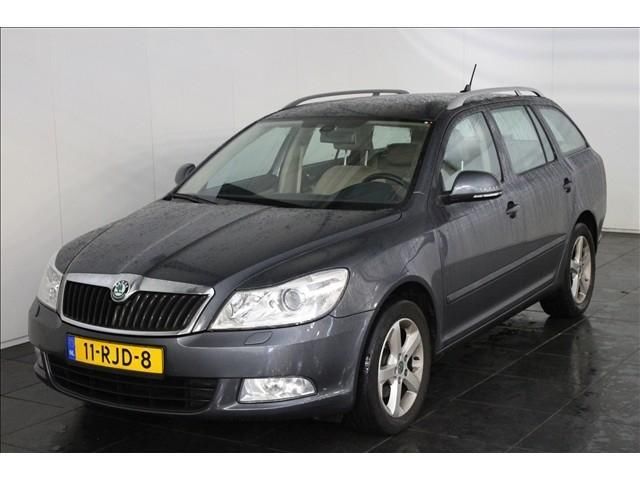 koda Octavia Combi 1.6 TDI 105pk Navi Xenon (bj 2011)