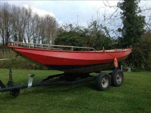 Koninklijke grachtenboot  roeiboot  visboot 