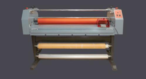 Koudlamineer en Opplakmachine Jet Mounter walsen 110 cm bree