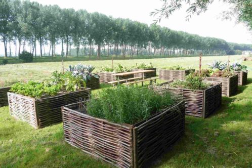 Kruidenbak, moestuinbak hazelaar. 90x90x50 amp 120x120x60 cm.