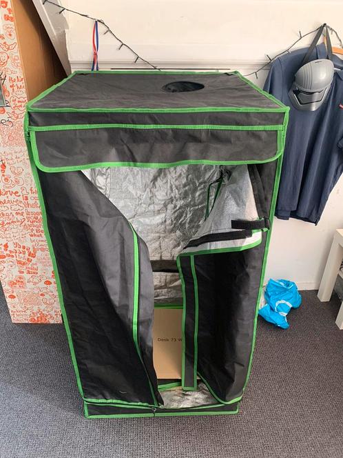 Kweektent met uv lamp