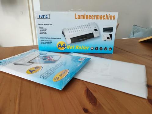 Lamineerapparaat met lamineerhoezen