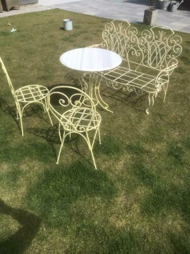 Landelijke brocante tuinset